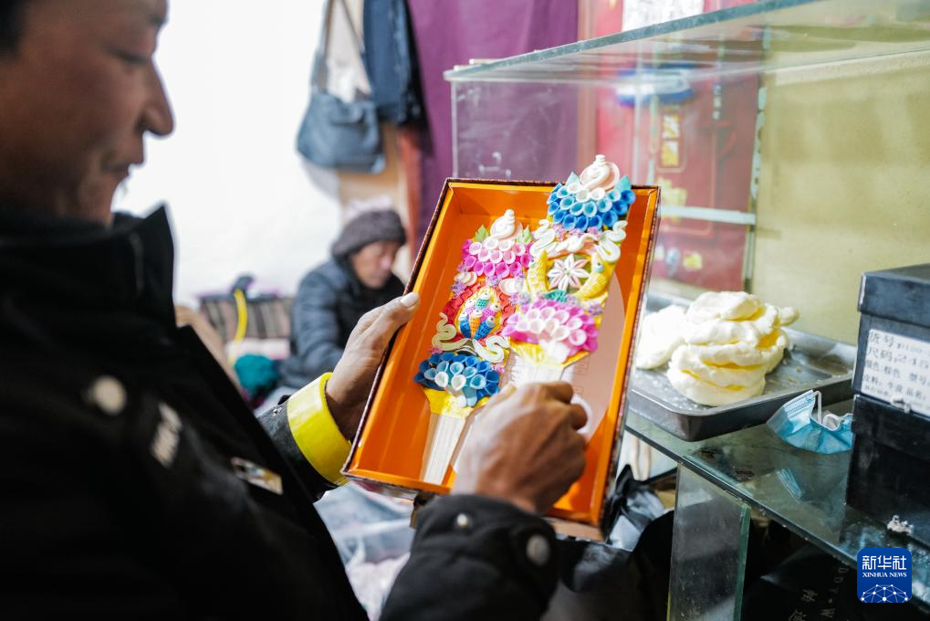 新春走基层｜拉萨：酥油花“绽放”迎新年