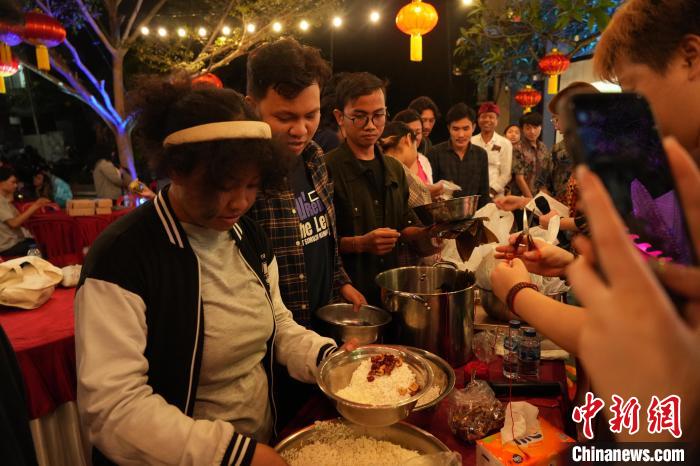 印尼乌达雅纳大学旅游孔院举办端午节庆祝活动