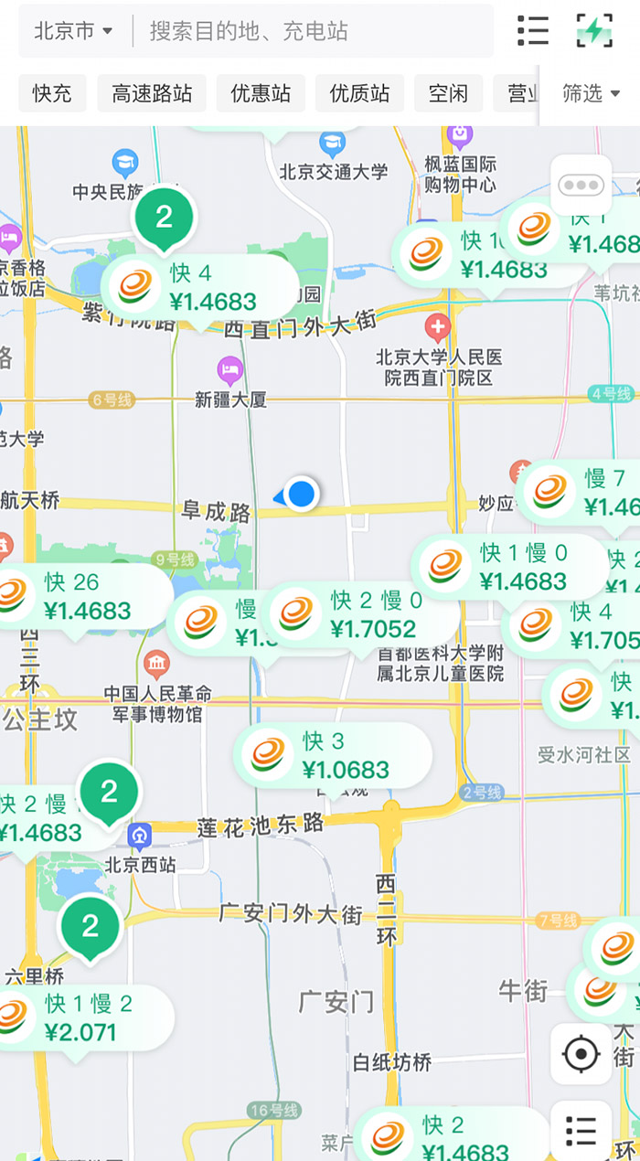 中新财经查询相关充电APP发现，电价平峰时段，快充桩的价格普遍在1.4元度左右。