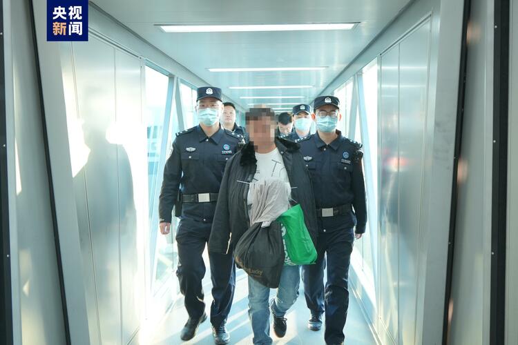 中印尼执法合作再添新成果 一名重要红通犯罪嫌疑人被押解回国