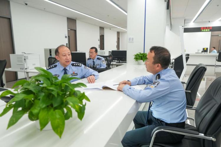 新华鲜报丨法平如水！让公平正义之光温暖人心