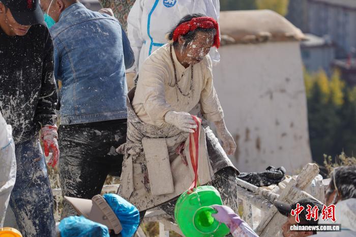 西藏布达拉宫迎“年度美容”