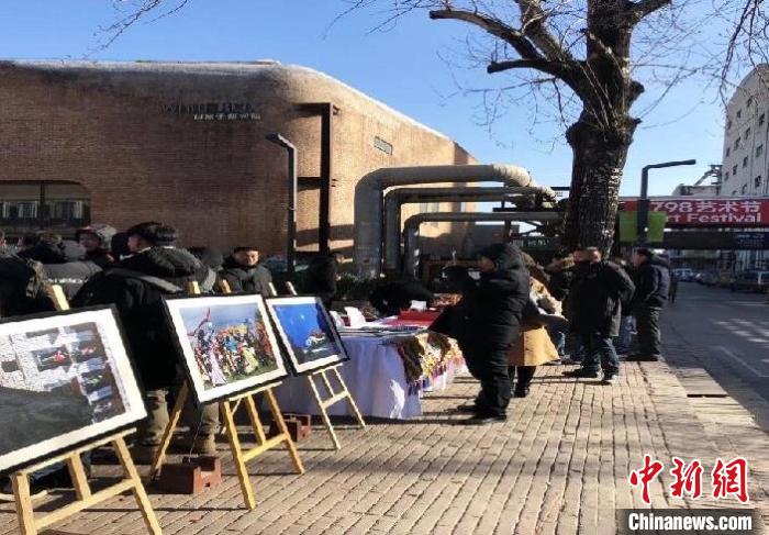 图为往届摄影大赛在内地城市巡回展(资料图)。活动方 供图