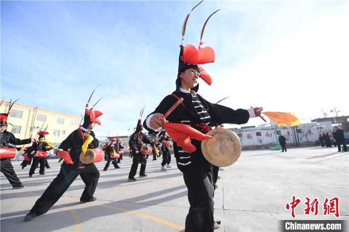 甘肃武威：千年鼓舞进校园“非遗”文化浸润少年心