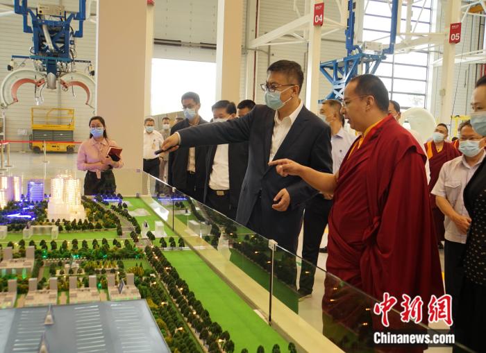 5月11日，班禅参观中航商用航空发动机有限责任公司。<a target='_blank' href='http://www.chinanews.com/'><p  align=