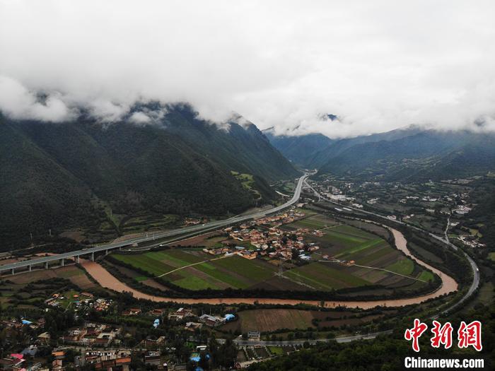 甘肃甘南护绿水青山立案审查5件问责15名责任人