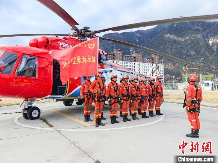 西藏林芝森林消防进行“直升机+无人机”应急救援演练