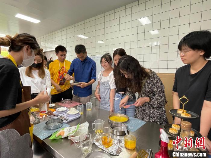 川台青年东坡故里吟诗作对共迎中秋佳节