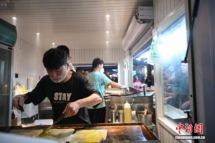 “拉萨不夜城”人气火爆成旅游新热点