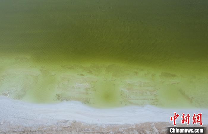 航拍春日的察尔汗盐湖。　马铭言 摄