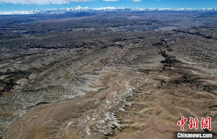 4月5日，西藏阿里札达土林。(无人机照片) 李林 摄