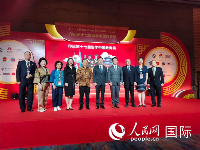 与会嘉宾合影。人民网记者 李培松摄