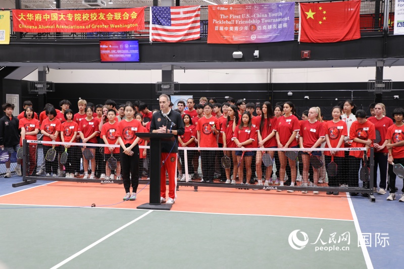 4、上海市卢湾高级中学的24名学生展开为期10天的“中国青少年匹克球人文交流访美行”活动。 人民网记者 李志伟摄