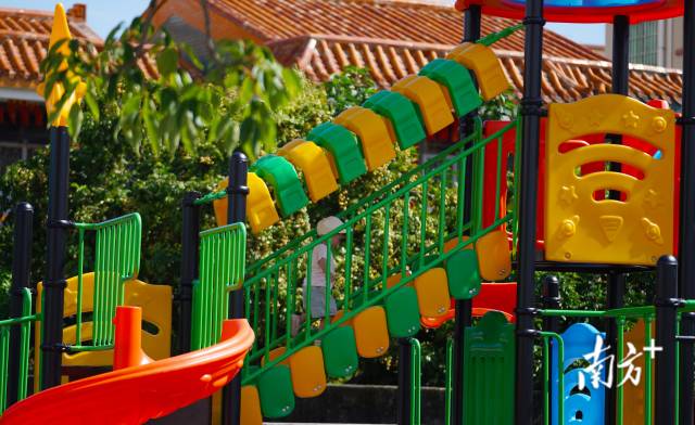 崖口村近年来也大力发展村里的基础设施建设,尤其为老人和小孩提供更多的休闲娱乐场所。