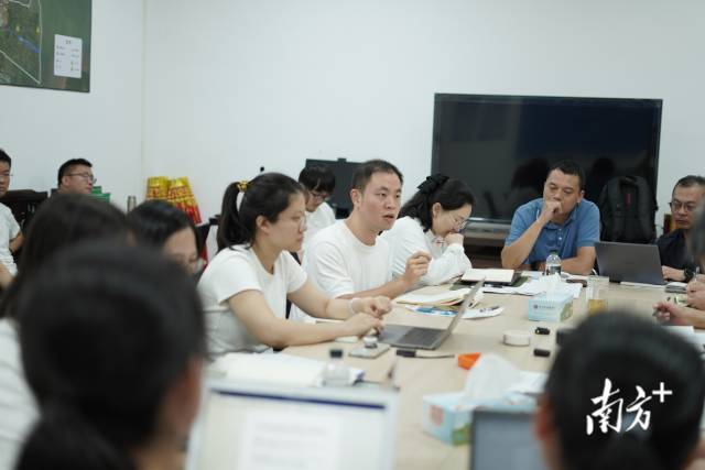 “夜总会”现场。