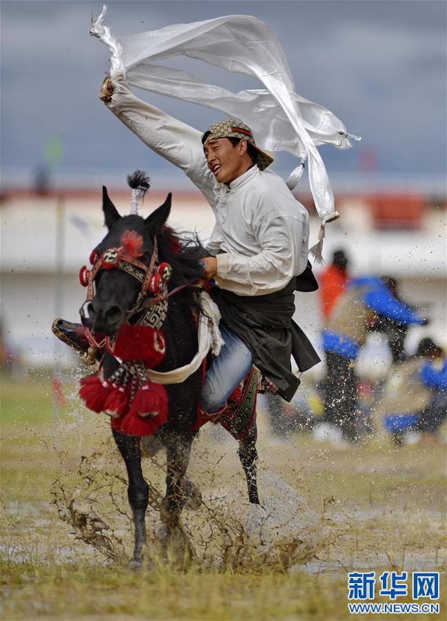 （体育）（1）西藏那曲：马背竞技