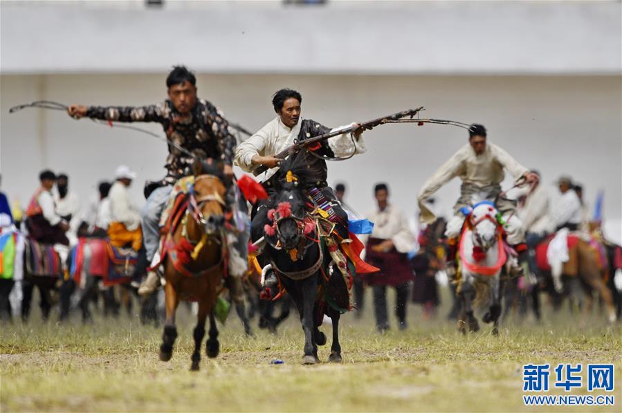 （体育）（9）西藏那曲：马背竞技