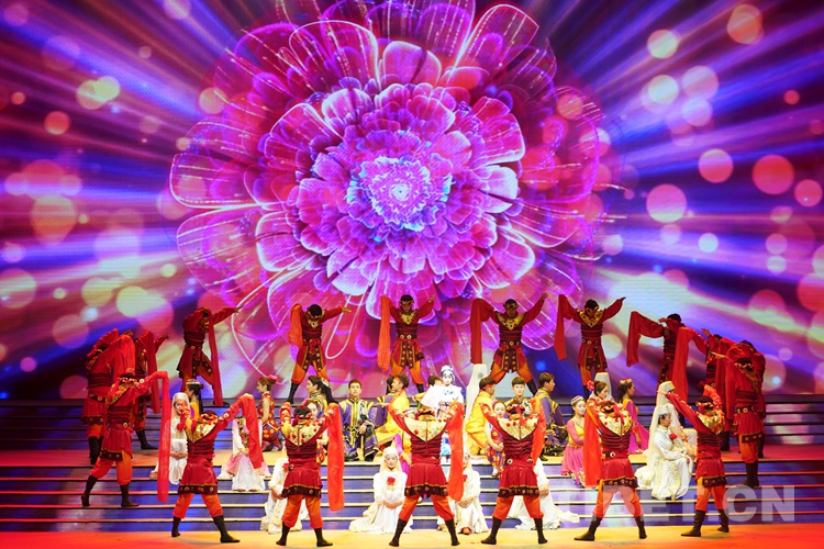 西藏自治区庆祝中华人民共和国成立70周年文艺晚会盛大演出