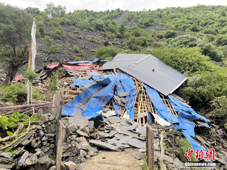 四川马尔康地震震中有房屋倒塌救灾工作有序展开