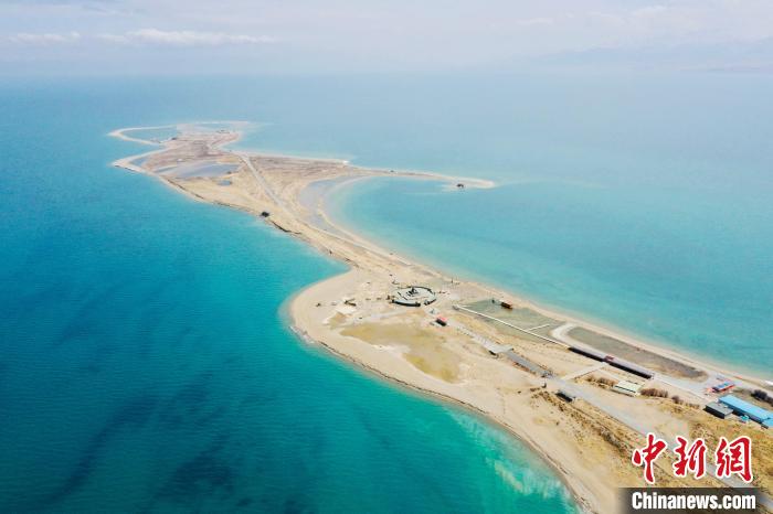 图为青海湖。 李江宁 摄