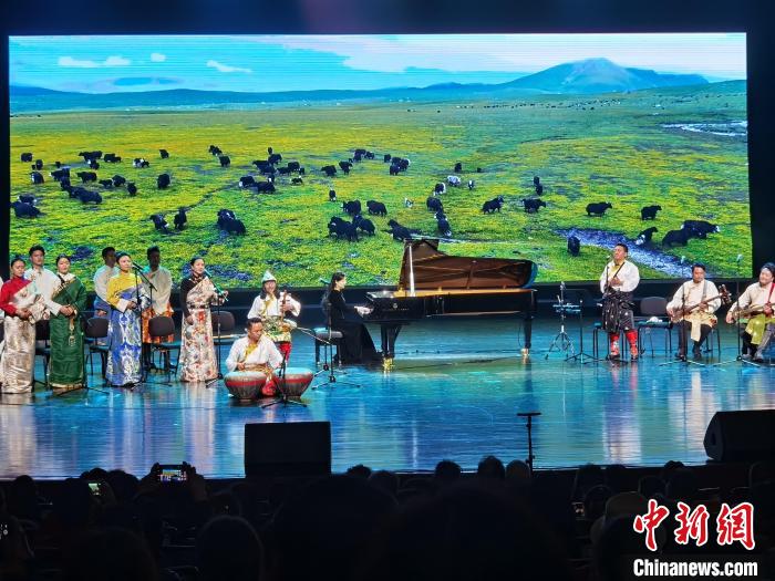 图为演出现场。　潘雨洁 摄