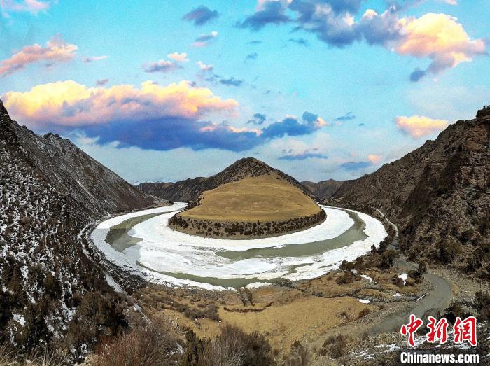 青海三江源：“生态卫士”雪地长途跋涉巡护生态