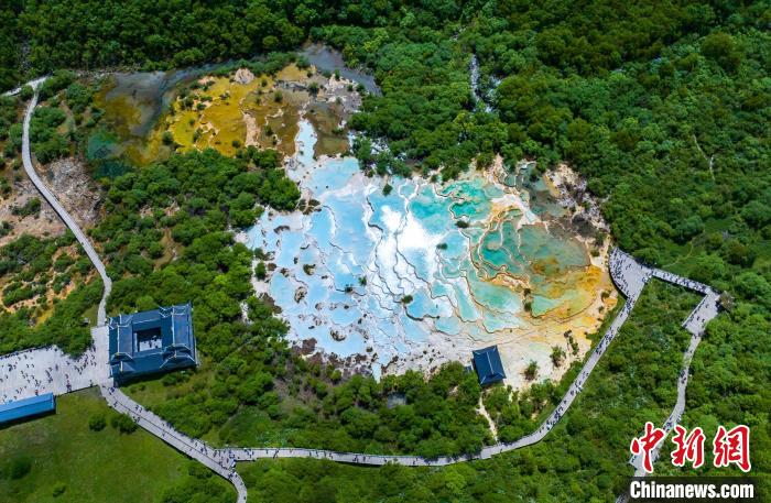 黄龙风景名胜区风光。　黄龙风景名胜区供图