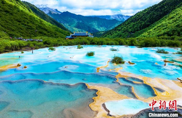 黄龙风景名胜区风光。　黄龙风景名胜区供图