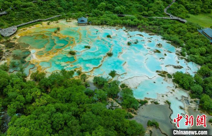 黄龙风景名胜区风光。　黄龙风景名胜区供图