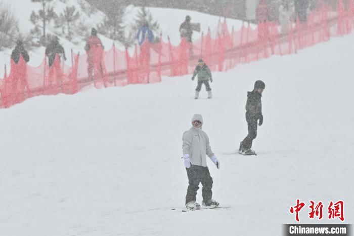 云南迪庆：雪域高原冰雪经济持续火热