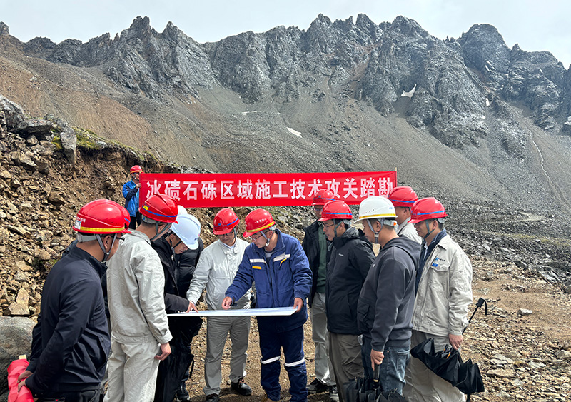 【2】冰碛石砾区域施工技术攻关勘探现场。华能澜沧江乌弄龙·里底电厂供图