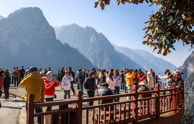 回音壁观景台。巴拉格宗景区供图