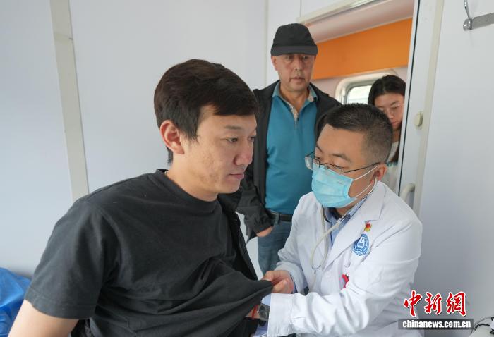 “熊猫健康列车”赴松潘县开展健康医疗服务活动
