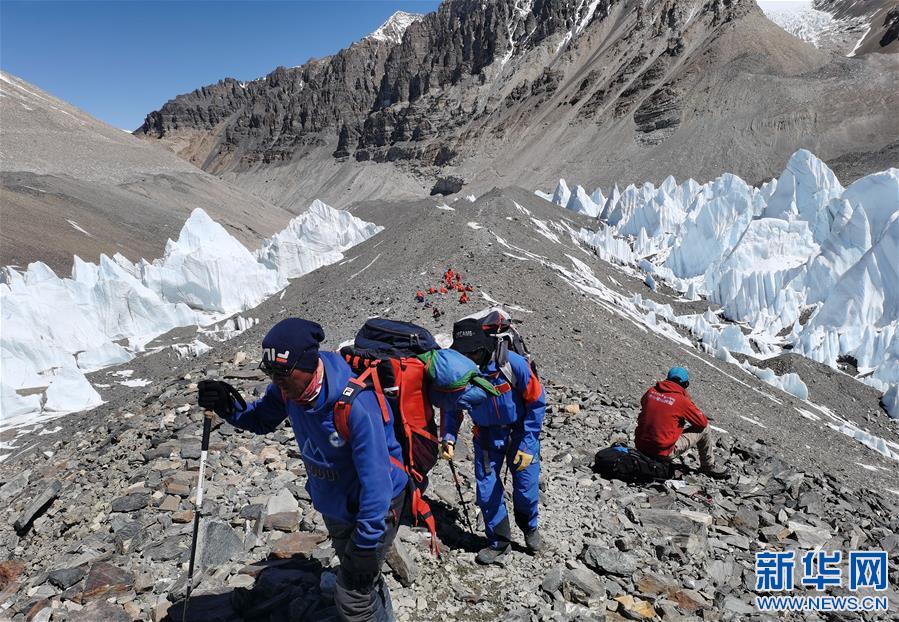 （2020珠峰高程测量）（2）2020珠峰高程测量登山队抵达海拔6500米的前进营地