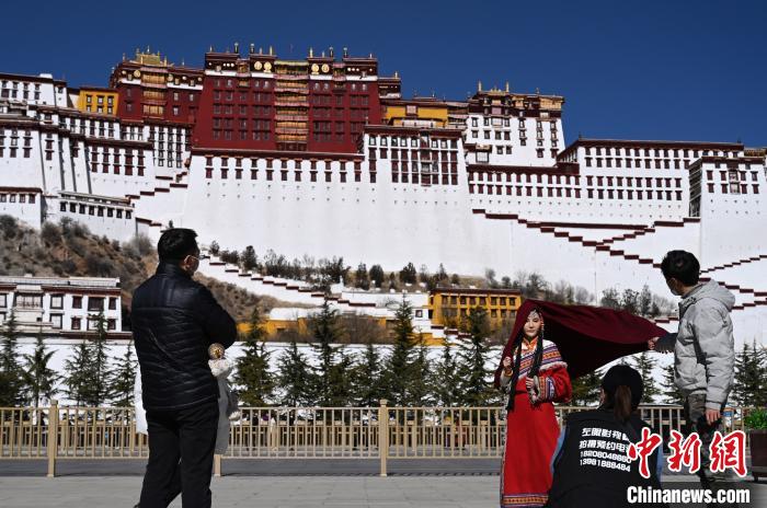西藏拟新增20条航线打造世人向往的旅游目的地