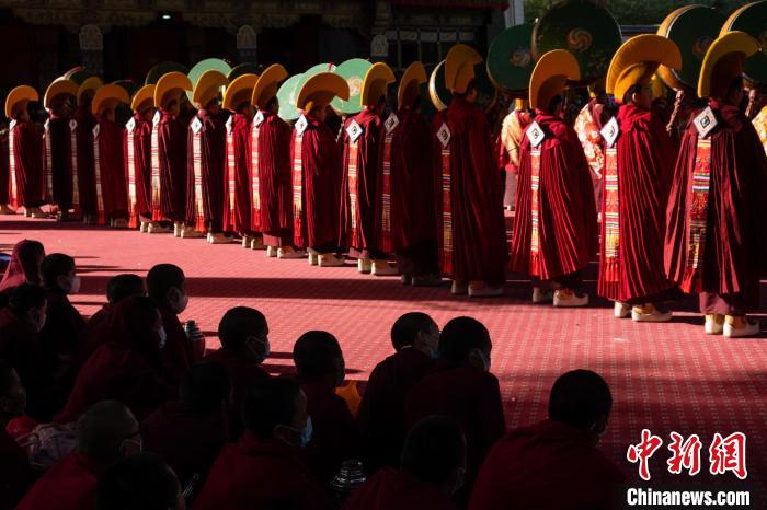 2021年9月，西藏日喀则扎什伦布寺举行传统“西莫钦波”跳神活动，该活动是中国国家级非物质文化遗产。　江飞波 摄