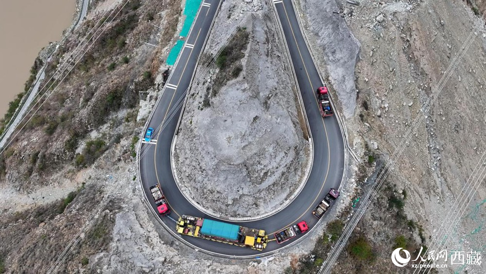 变压器运输过弯途中