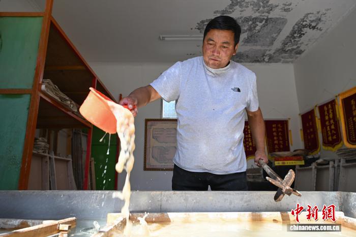 西藏尼木县雪拉藏纸“纸中活化石”