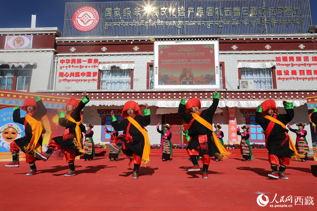 雅砻“村晚”闹新春。人民网记者 吴雨仁摄