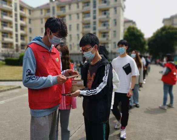 奋斗是青春最亮丽的底色