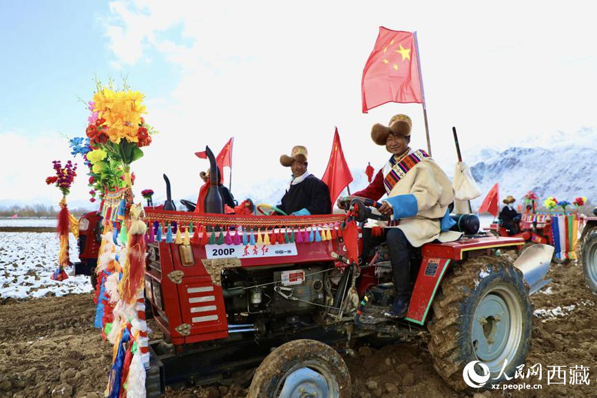 拉萨市墨竹工卡县唐加乡莫冲村的春耕仪式现场。人民网 次仁罗布摄