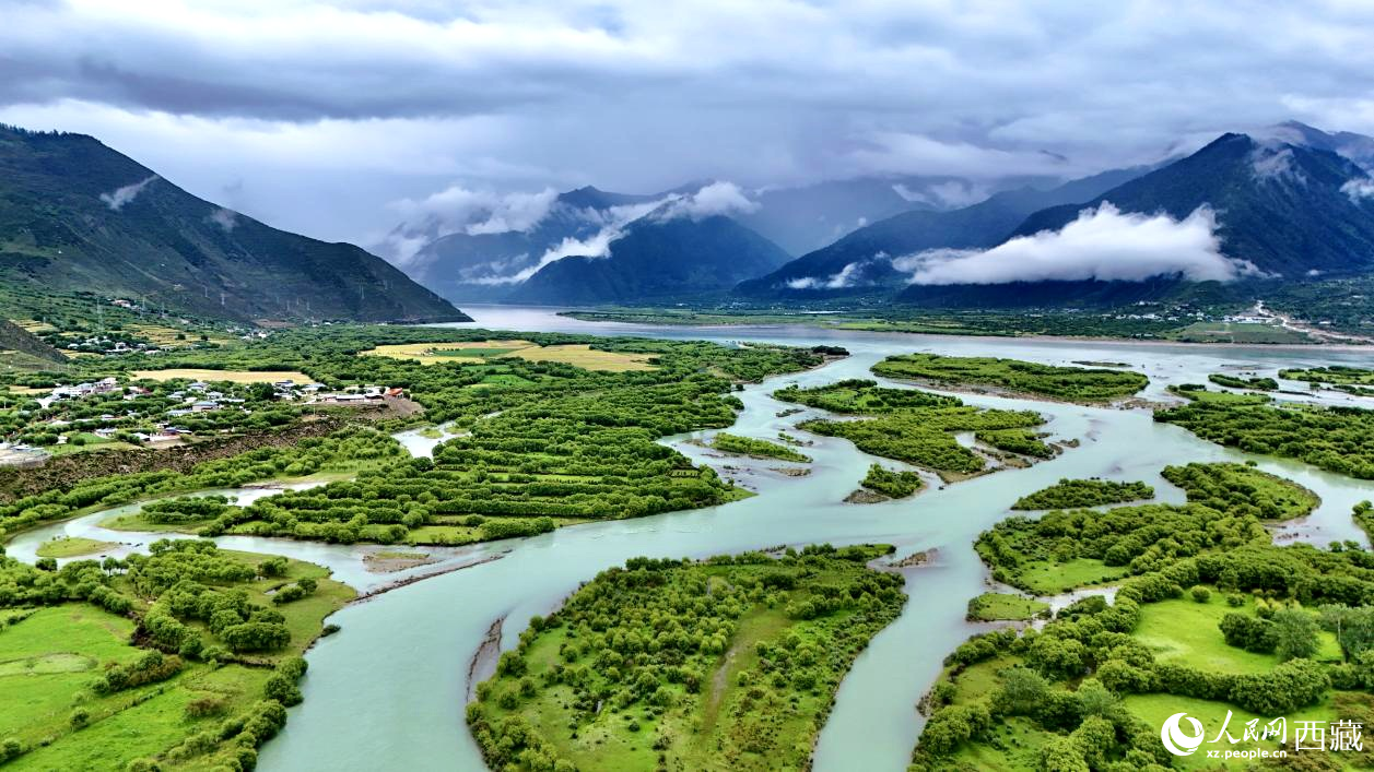 西藏林芝市雅尼国家湿地公园风景如画。