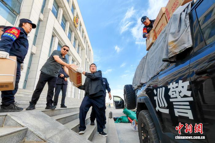 青藏两地警方联动“高原精灵”守护者再出征
