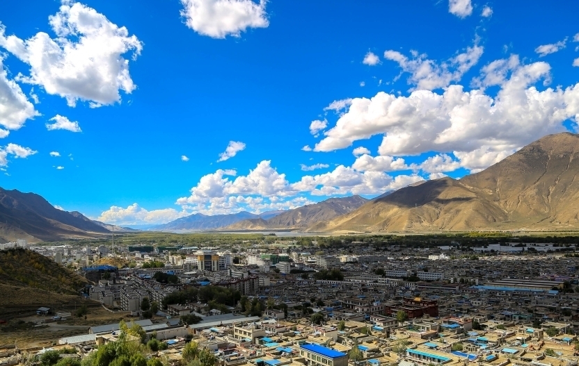 资料图为西藏山南全景。（无人机照片） 中新社发 张巍 �?.jpg